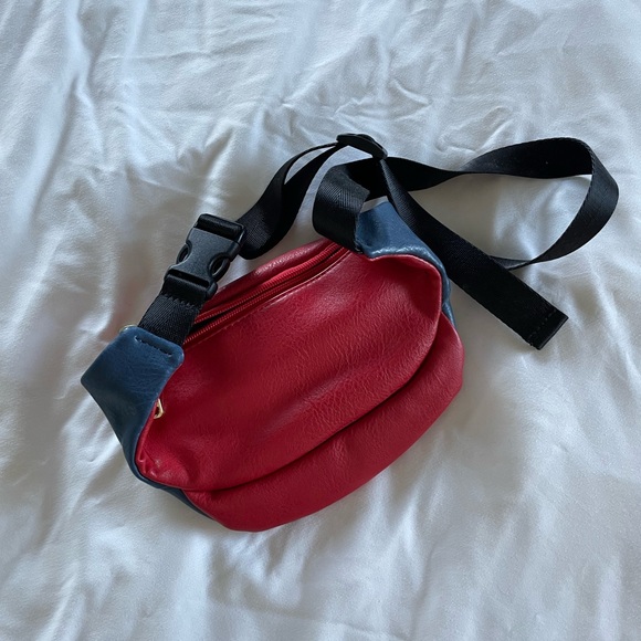 Disney Captain Marvel Fanny Pack Belt Bag - Picture 2 of 2